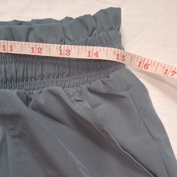 Danskin Gray Women's Shorts Size M - Picture 3 of 6